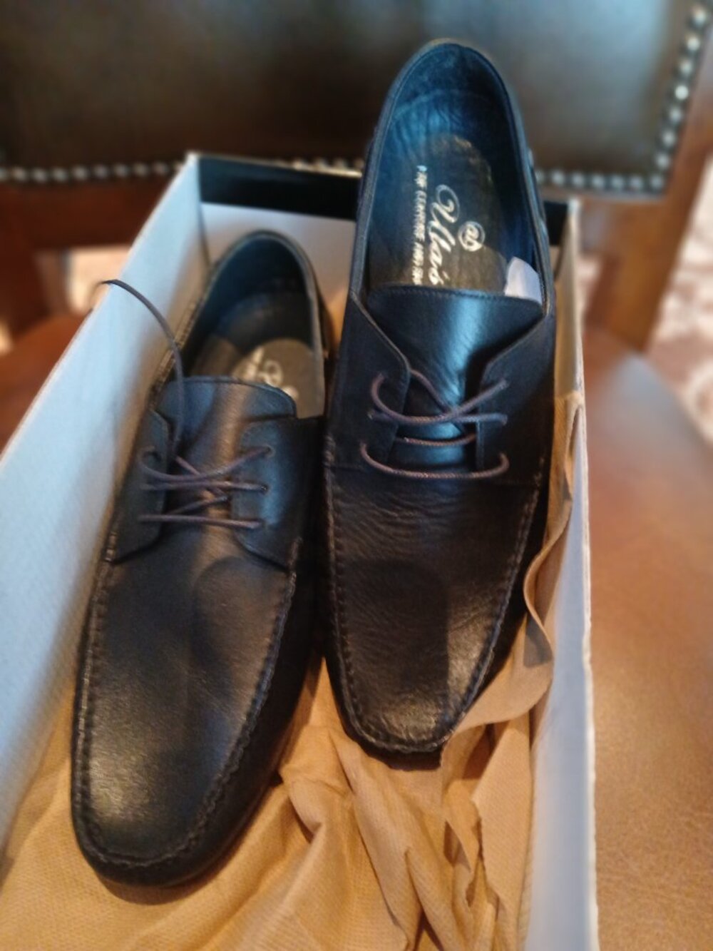 Mens all leather lace up loafers. New and unworn.
